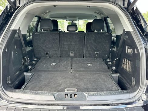 Used 2020 Ford Explorer XLT w/ Equipment Group 202A RWD image 16