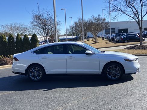 Certified 2025 Honda Accord EX-L image 11