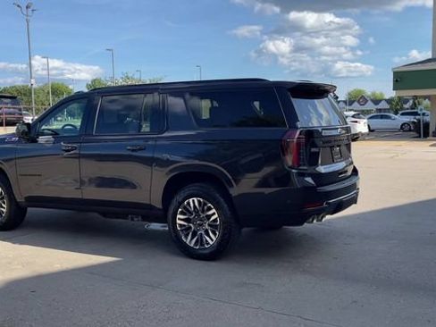 Used 2025 Chevrolet Suburban Z71 AWD/4WD image 6