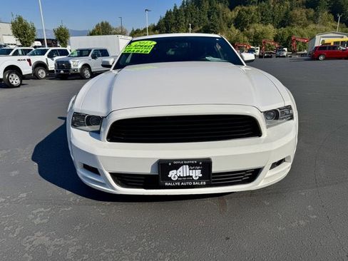 Used 2013 Ford Mustang Premium image 2