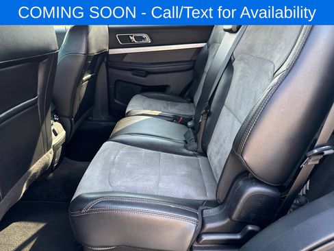 Used 2017 Ford Explorer XLT w/ Equipment Group 202A AWD/4WD image 9