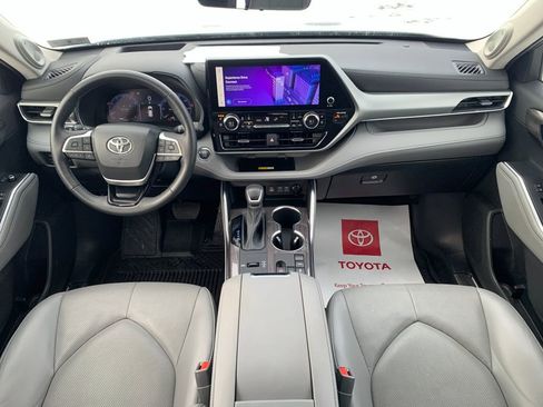 Used 2023 Toyota Highlander Platinum image 17