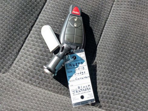 Used 2018 Dodge Grand Caravan SE w/ UConnect Hands-Free Group image 32