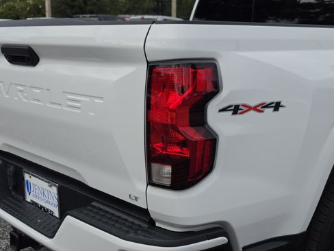 Used 2023 Chevrolet Colorado LT w/ LT Convenience Package II AWD/4WD image 14