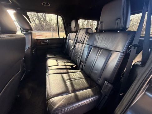 Used 2015 Lincoln Navigator Sport Utility 4D image 19