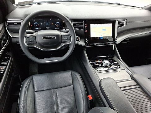 Used 2023 Jeep Wagoneer Series III w/ Preferred Equipment Group image 2