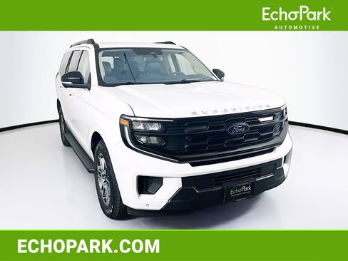 Used 2025 Ford Expedition Active AWD/4WD image 1