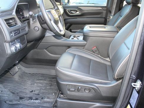 Used 2024 GMC Yukon SLT w/ SLT Luxury Package image 16