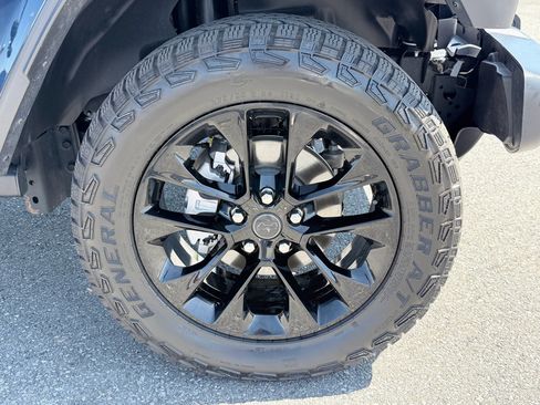 Used 2025 Jeep Gladiator Sport AWD/4WD image 33