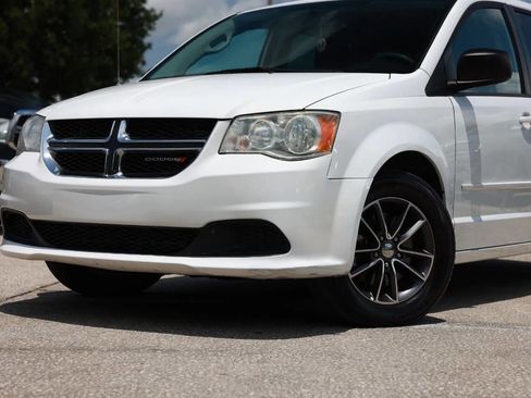 Used 2014 Dodge Grand Caravan SE w/ Quick Order Package 29E SE FWD image 2