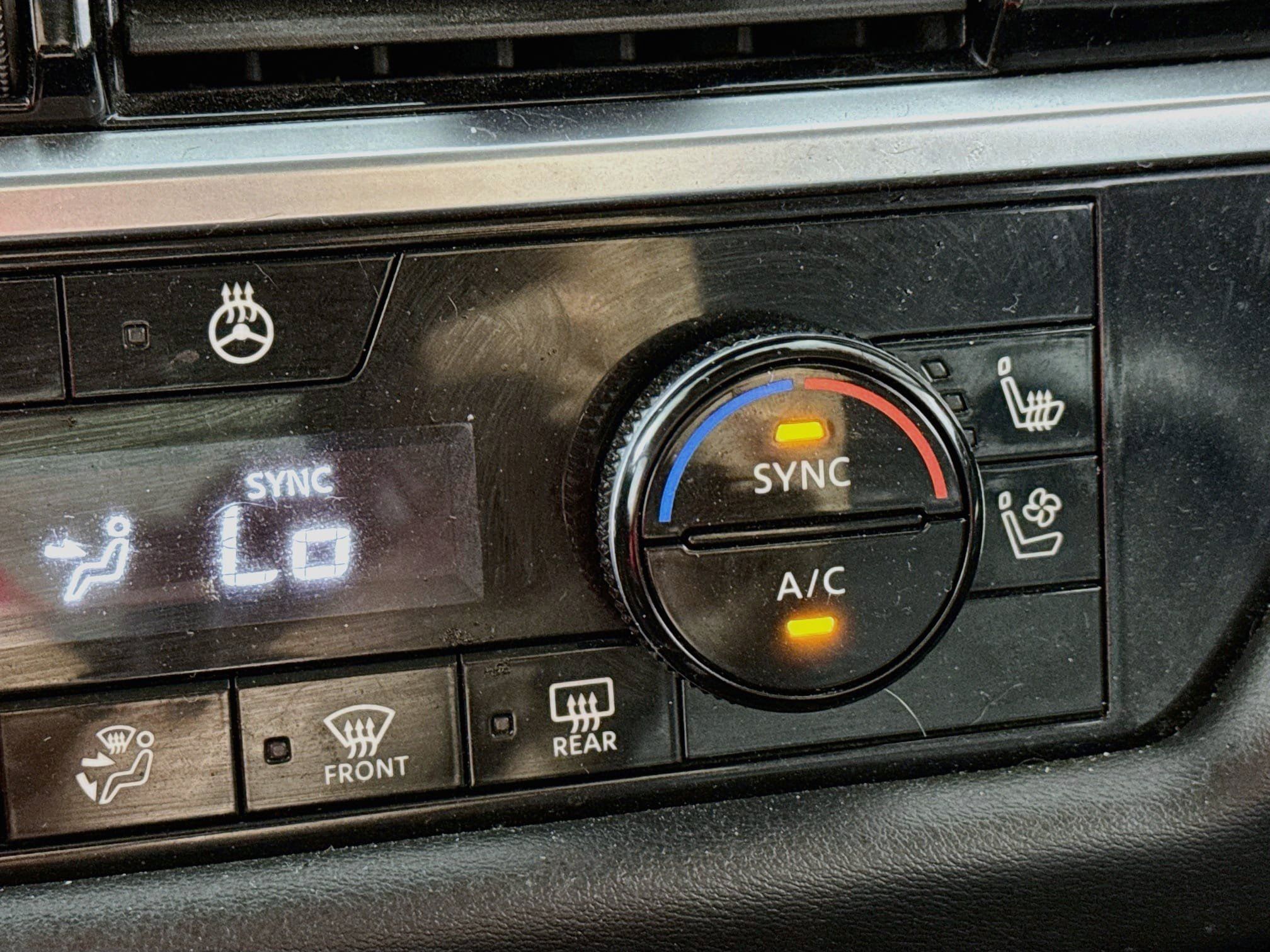Used 2024 Nissan Pathfinder Platinum AWD/4WD image 4