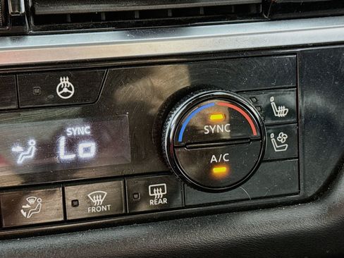 Used 2024 Nissan Pathfinder Platinum AWD/4WD image 4
