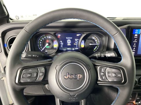 Used 2025 Jeep Wrangler Unlimited Rubicon 4xe w/ Safety Group AWD/4WD image 22