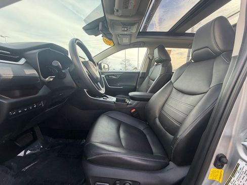 Used 2021 Toyota RAV4 Limited image 14