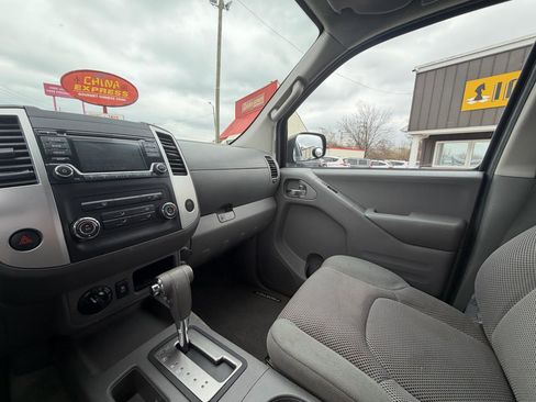 Used 2016 Nissan Frontier SV image 20