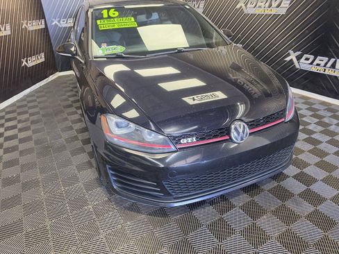 Used 2016 Volkswagen GTI SE FWD image 4