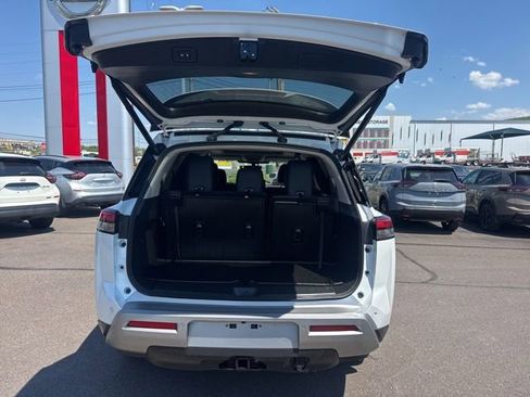 Certified 2025 Nissan Pathfinder Platinum w/ Cargo Package AWD/4WD image 14