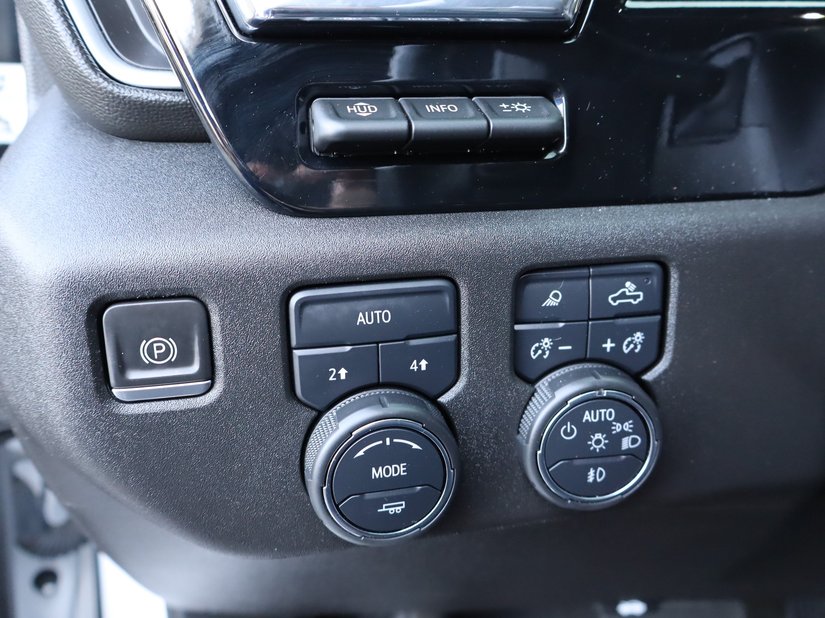 Used 2024 Chevrolet Silverado 1500 LTZ w/ Technology Package AWD/4WD image 22