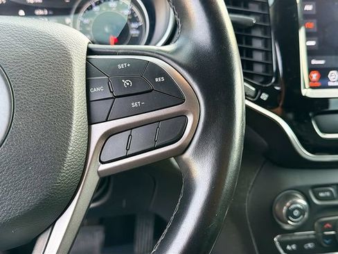Used 2020 Jeep Cherokee Limited FWD image 37