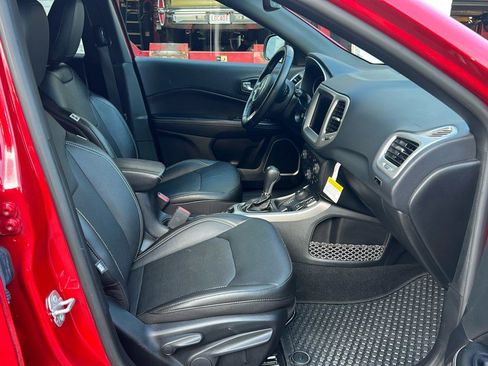 Used 2021 Jeep Compass Latitude image 9