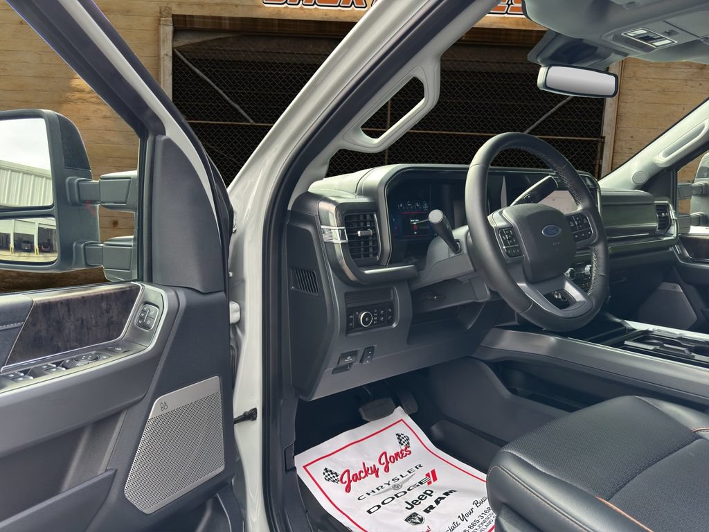 Used 2025 Ford F350 Lariat w/ Lariat Ultimate Package AWD/4WD image 6