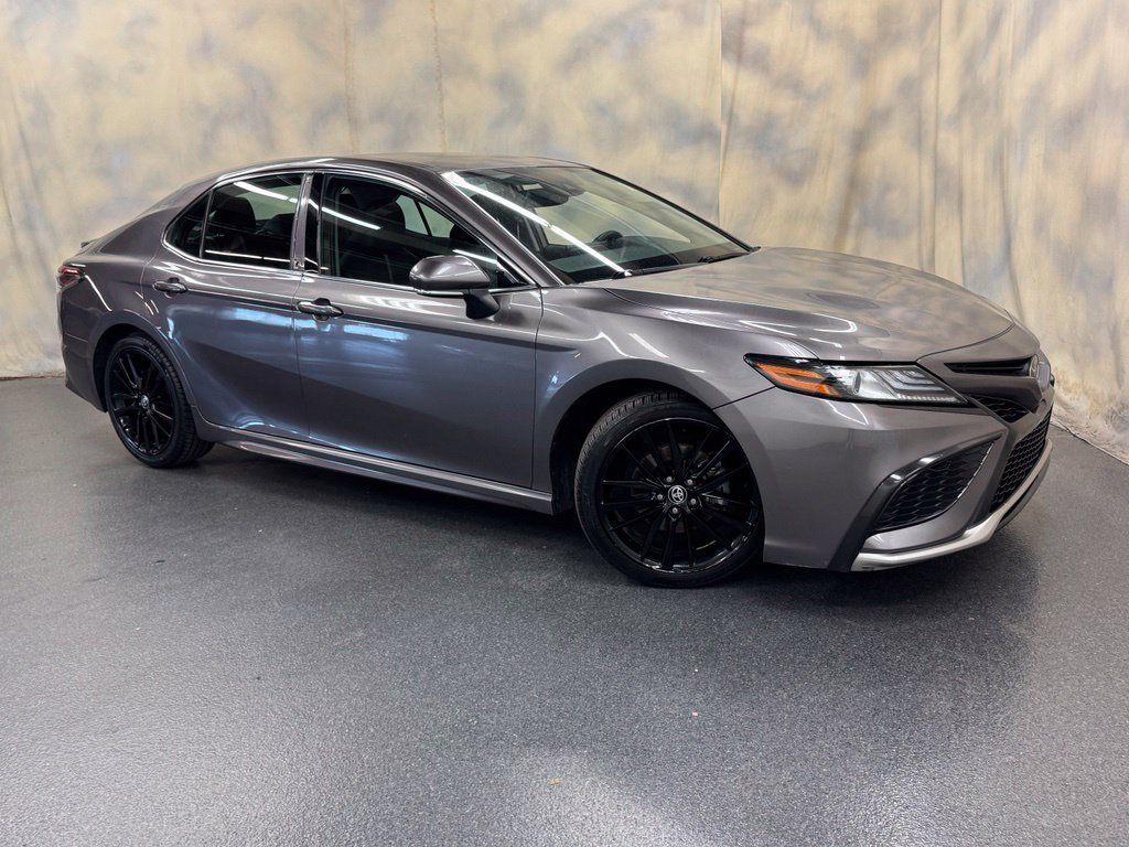 Used 2024 Toyota Camry XSE FWD image 7