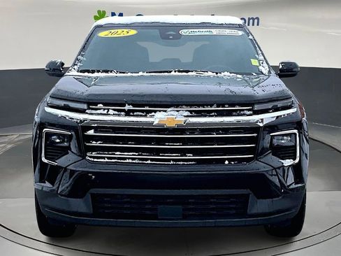 Used 2025 Chevrolet Traverse LT image 2