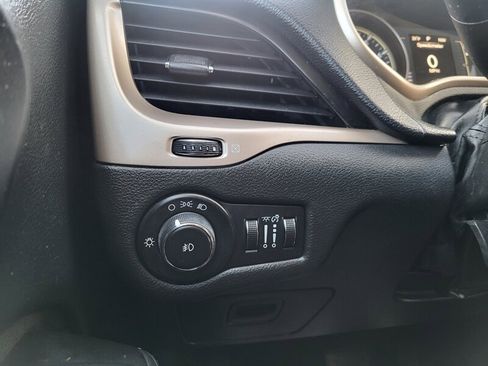 Used 2014 Jeep Cherokee Latitude w/ Cold Weather Group image 18