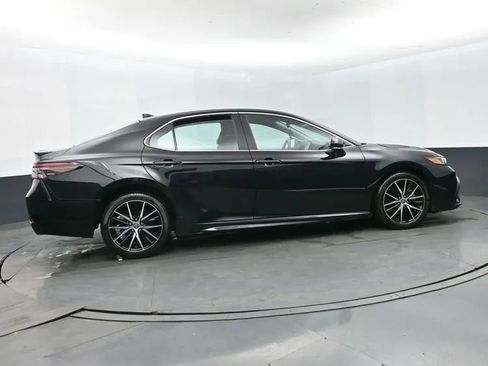 Used 2024 Toyota Camry SE image 4