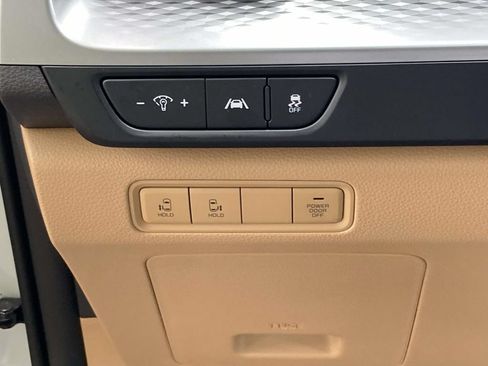 Used 2024 Kia Carnival LX FWD image 19