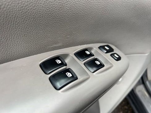 Used 2012 Kia Sedona LX image 23