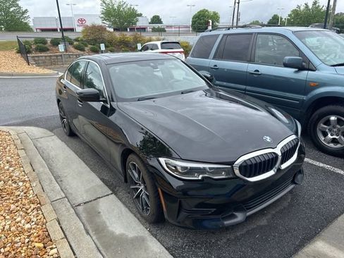 Used 2019 BMW 330i Sedan w/ Convenience Package RWD image 3
