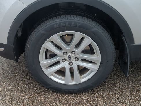 Used 2019 Ford Explorer XLT w/ Equipment Group 202A AWD/4WD image 12