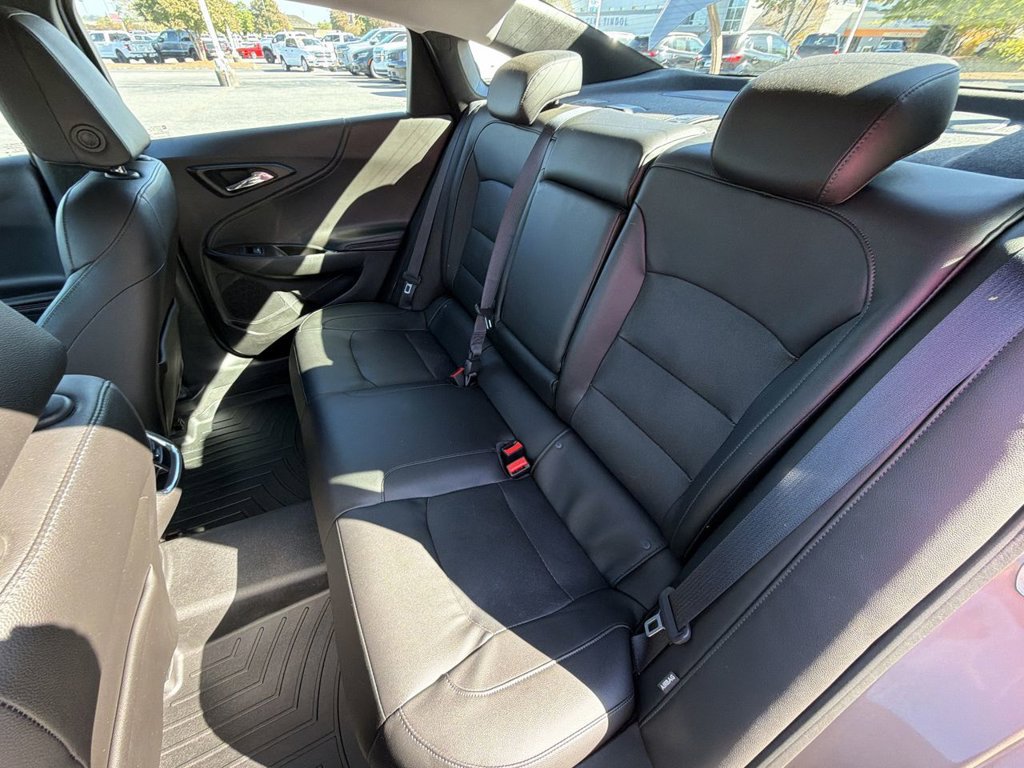 Used 2018 Chevrolet Malibu Premier w/ Premier Sun and Wheel Package FWD image 27