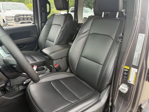 Used 2025 Jeep Wrangler Unlimited Sahara w/ Safety Group AWD/4WD image 17