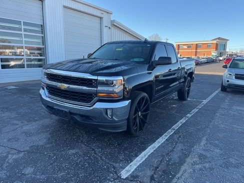 Used 2017 Chevrolet Silverado 1500 LT w/ All Star Edition image 34