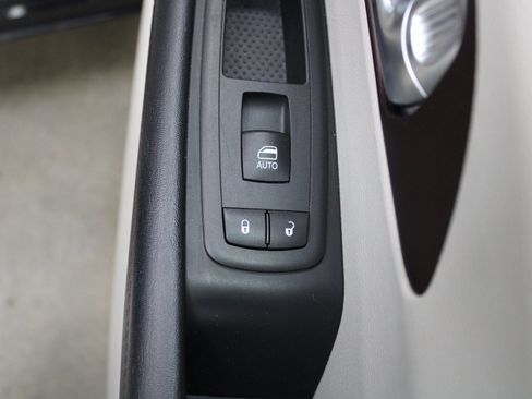 Used 2020 Chrysler Pacifica Limited image 29