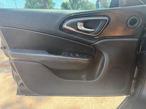 Used 2015 Chrysler 200 C FWD image 19