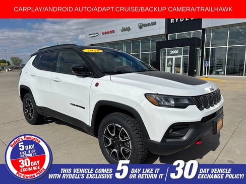 Used 2025 Jeep Compass Trailhawk AWD/4WD image 1