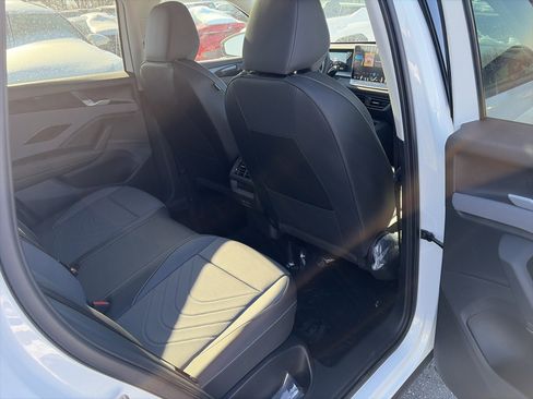 New 2026 Volkswagen Tiguan SE image 18