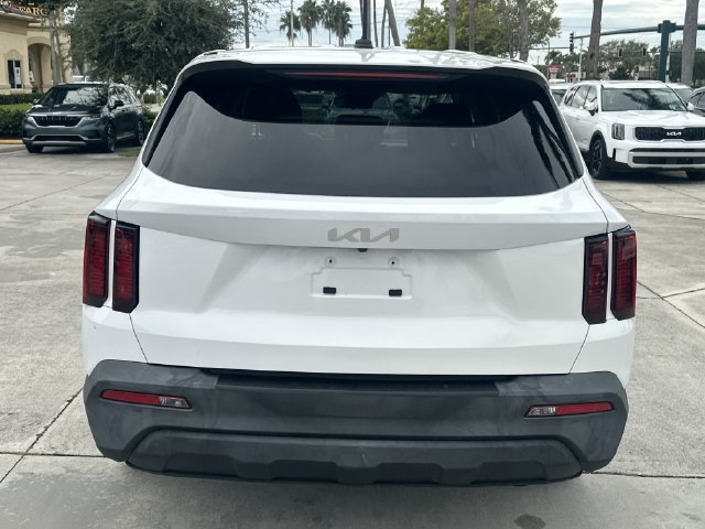 Certified 2023 Kia Sorento LX FWD image 7