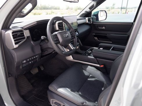 Used 2025 Toyota Tundra Limited AWD/4WD image 15