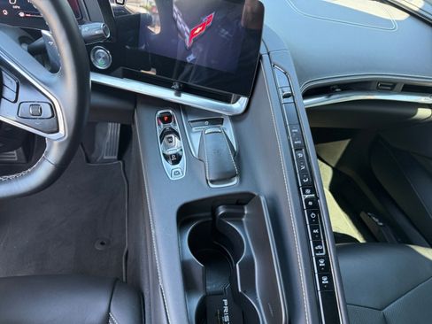 Used 2020 Chevrolet Corvette Stingray Convertible w/ Z51 Performance Package image 19