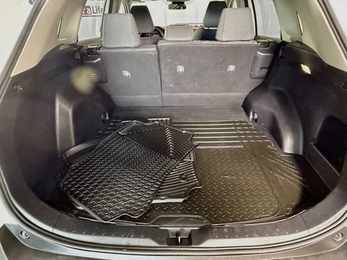 Certified 2022 Toyota RAV4 LE AWD/4WD image 27