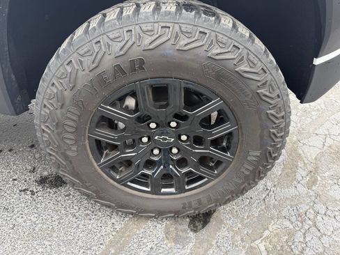 Used 2024 Chevrolet Colorado Trail Boss w/ Technology Package image 12