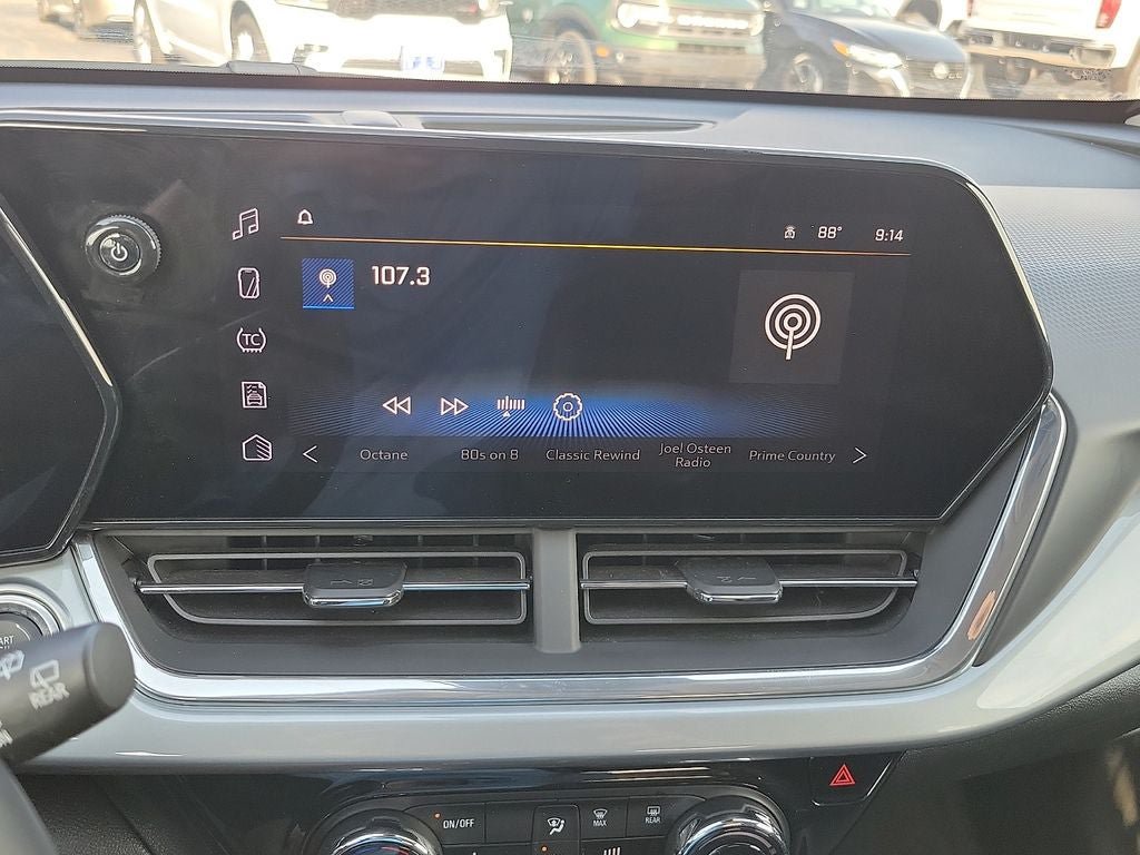 Used 2025 Chevrolet Trax LT w/ LT Convenience Package FWD image 15
