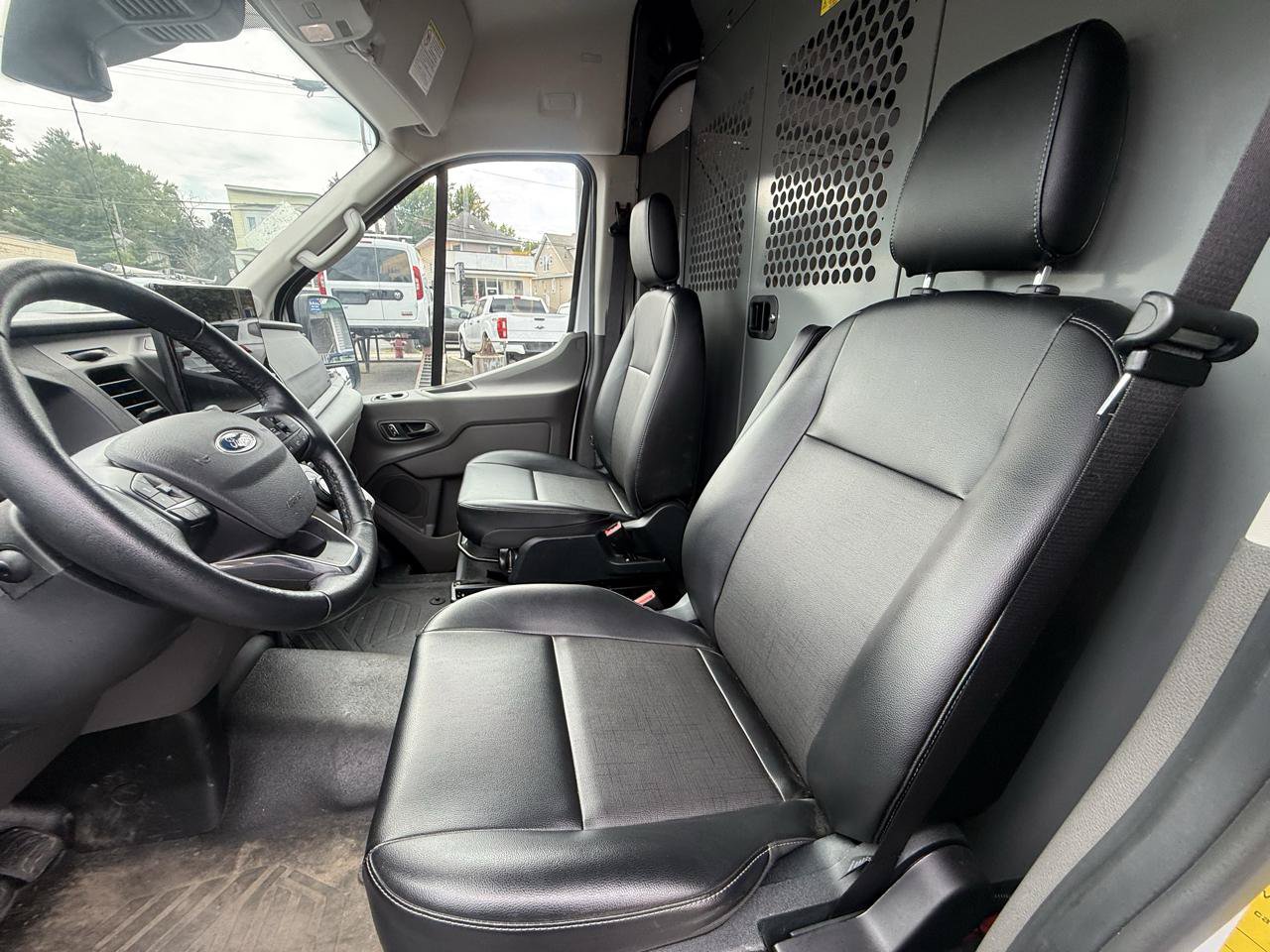 Used 2023 Ford E-Transit Medium Roof RWD image 9