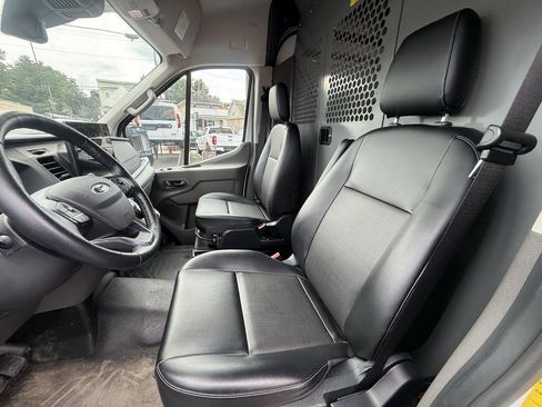 Used 2023 Ford E-Transit Medium Roof RWD image 9