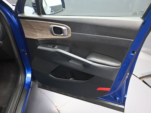 Certified 2022 Kia Sorento EX w/ Panoramic Sunroof Package image 40