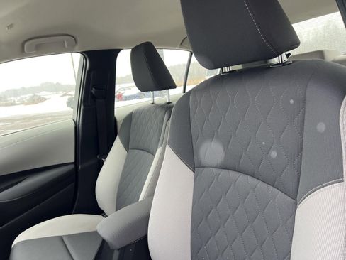 Used 2025 Toyota Corolla LE w/ LE Premium Package image 9